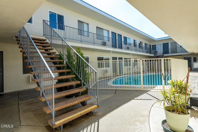657 W Milford Street, Glendale CA: https://media.crmls.org/mediaz/fc63e77f-c7e4-42eb-93fa-d1ef2acfe930.jpg