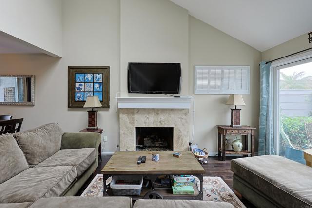 Detail Gallery Image 5 of 36 For 1415 1st St, Coronado,  CA 92118 - 2 Beds | 3 Baths