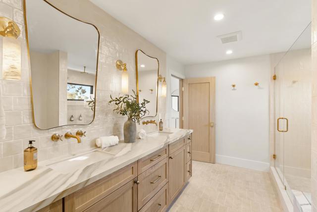 3920 Holly Brae, Carlsbad CA: https://media.crmls.org/mediaz/fc65c0cb-3e91-46f9-91d7-e73366a9b8a7.jpg