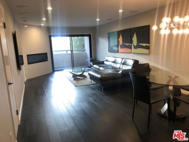 8300 Manitoba Street, Playa del Rey CA: https://media.crmls.org/mediaz/fc667e0a-3c28-43d3-b72e-568af1cba243.jpg