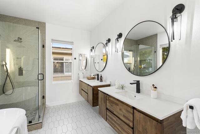 Image 21 of 64 For 7393 Portage Way