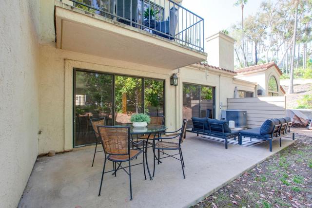 3160 Calle Viento, Carlsbad CA: https://media.crmls.org/mediaz/fc67079a-53f2-4e98-89ca-0f8886b8d67a.jpg