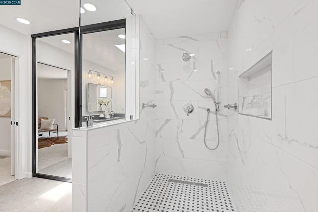 11 Breck Ct, Moraga CA: https://media.crmls.org/mediaz/fc6710d7-0a34-4cba-ad97-433f19bc3945.jpg