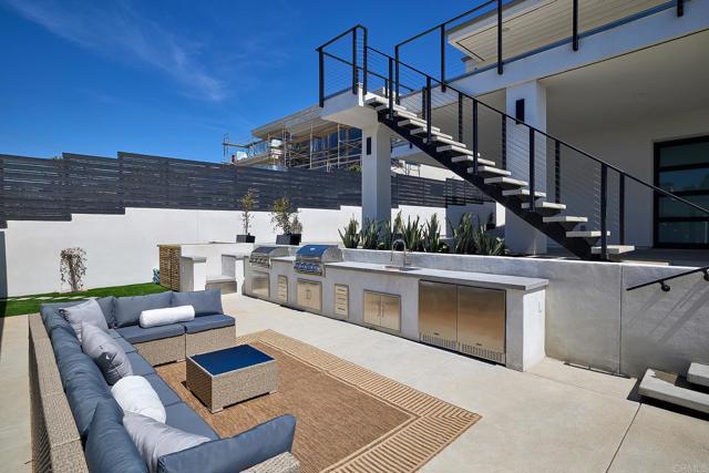 537 N Granados Avenue, Solana Beach CA: https://media.crmls.org/mediaz/fc686727-e888-4621-b6d6-413ba71d9af5.jpg