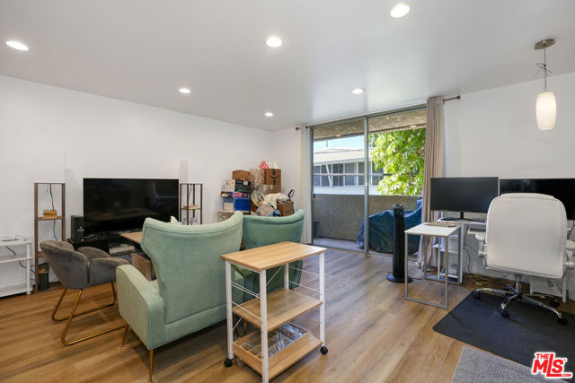 1 Bed Home for Sale in Los Angeles, California