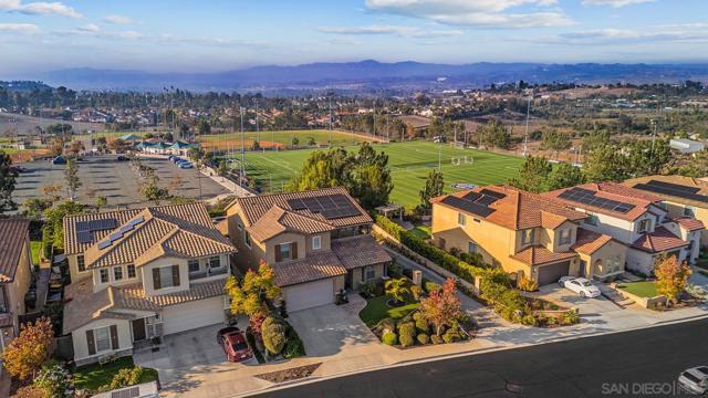 542 Adobe Estates Dr, Vista CA: https://media.crmls.org/mediaz/fc688889-5ce4-458d-98ff-f92b8f2e8b35.jpg