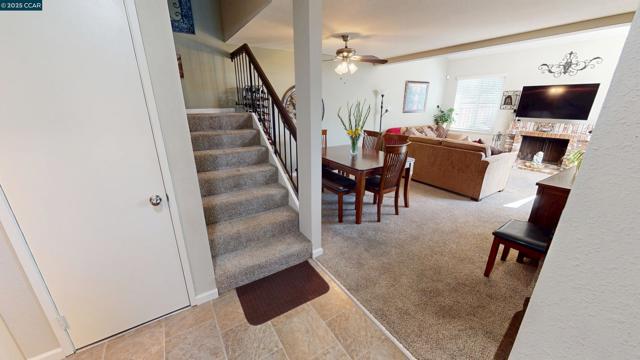 9 Aquamarine Ct, Hercules CA: https://media.crmls.org/mediaz/fc68be6a-6d01-4506-bd38-abf0d3c679da.jpg