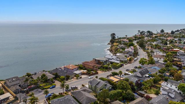 4355 Opal Cliff Drive, Santa Cruz CA: https://media.crmls.org/mediaz/fc693303-3610-4869-8c36-c1d7aee947ee.jpg