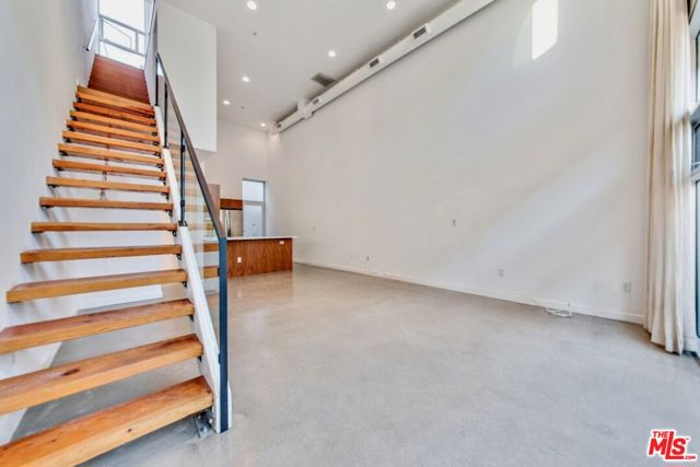 140 S Gramercy Place, Los Angeles CA: https://media.crmls.org/mediaz/fc696022-3303-4e2e-8687-c1bb18ed252a.jpg