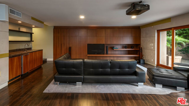 4115 Roma Court, Marina del Rey CA: https://media.crmls.org/mediaz/fc698b4e-2f76-4cef-8adf-c19bc445e123.jpg