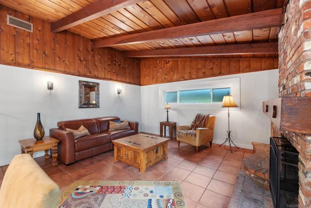 433 E 6Th Ave, Escondido CA: https://media.crmls.org/mediaz/fc69f64c-1a80-41ab-bf35-87edb5588903.jpg