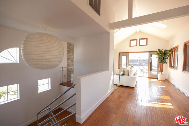 6644 Vista Del Mar, Playa del Rey CA: https://media.crmls.org/mediaz/fc6a6c0a-db13-414e-b1d3-90cbbcdb3d4d.jpg