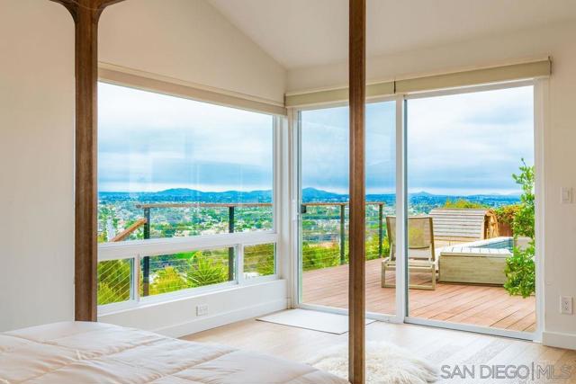 5745 Soledad Mountain Road, La Jolla CA: https://media.crmls.org/mediaz/fc6acdf8-868b-481c-901d-0905c9b96f14.jpg