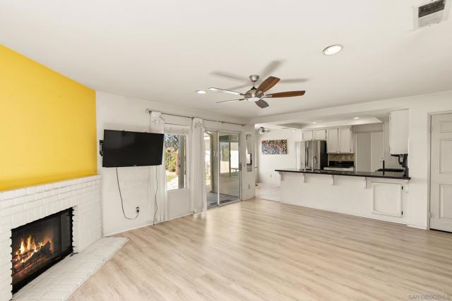 2332 Back Nine St, Oceanside CA: https://media.crmls.org/mediaz/fc6b933b-c60f-45d4-9bb1-6f2d456f376d.jpg