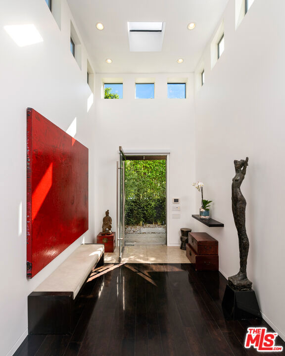 1415 Summitridge Drive, Beverly Hills CA: https://media.crmls.org/mediaz/fc6bc68d-02f0-4405-ba3d-a447611fd37b.jpg