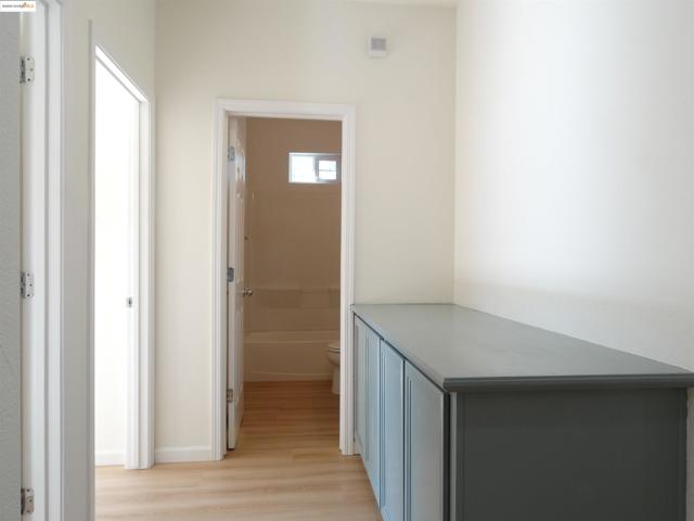 1150 Summer Ln, Richmond CA: https://media.crmls.org/mediaz/fc6c5614-5ccd-43bf-ba3c-900f882b0338.jpg