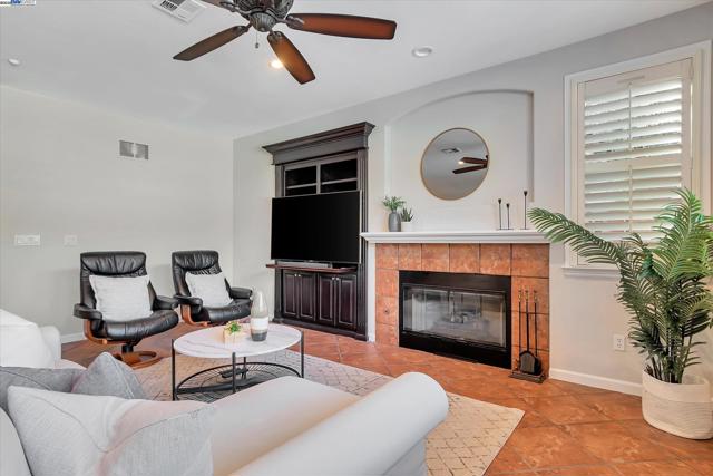 1517 Rampart Way, Brentwood CA: https://media.crmls.org/mediaz/fc6c657e-c69a-4ee3-b2b3-251afb6bbb1f.jpg
