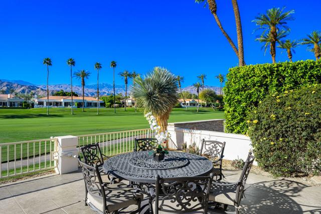 75315 Saint Andrews Court, Indian Wells CA: https://media.crmls.org/mediaz/fc6d029d-6db6-4610-8d12-551d2e4d6b3d.jpg