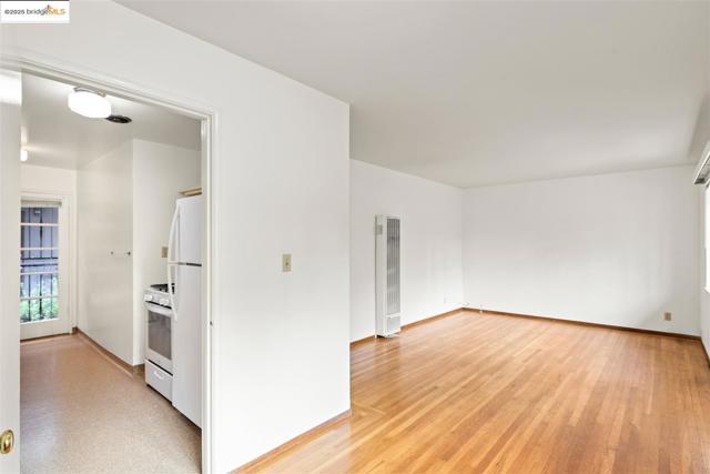 3802 Shafter Ave, Oakland CA: https://media.crmls.org/mediaz/fc6d080c-40bc-4dd7-a58c-487207ec4aab.jpg