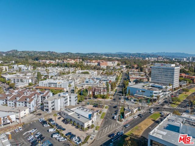 11645 Montana Avenue, Los Angeles CA: https://media.crmls.org/mediaz/fc6d5f14-b1ca-4adc-9e87-3ab17ff73e4a.jpg