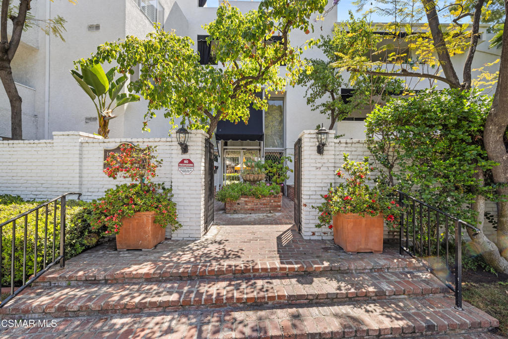 4950 Louise Avenue #301