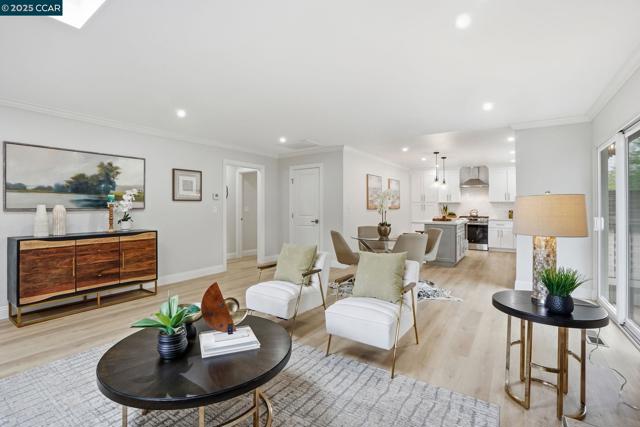 289 Sierra Dr, Walnut Creek CA: https://media.crmls.org/mediaz/fc6dc446-3c71-43a2-8725-bb21495e8f0d.jpg