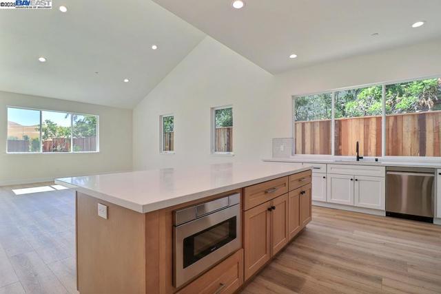 5232 Henderson Ct, Antioch CA: https://media.crmls.org/mediaz/fc6de2d4-23e1-4925-a05c-63e3762ac195.jpg