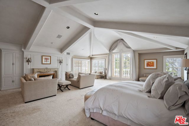 136 Georgina Avenue, Santa Monica CA: https://media.crmls.org/mediaz/fc6e1ecd-9cbb-4e09-a1aa-de88713aed53.jpg