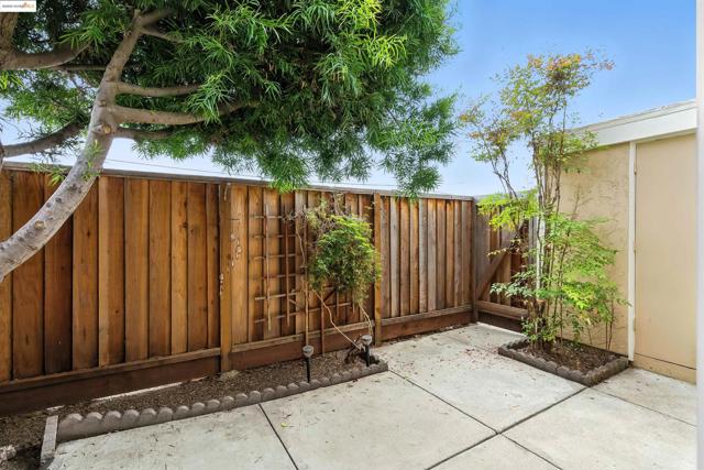 14617 Doolittle Dr, San Leandro CA: https://media.crmls.org/mediaz/fc6e42c0-6c53-4d1e-8cbe-64d5ca1a156d.jpg