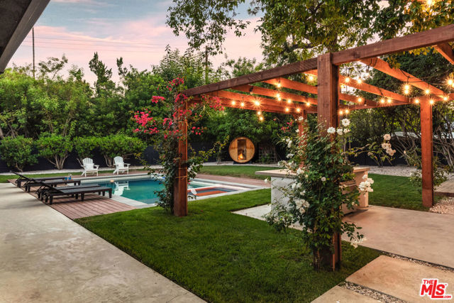 5831 Elba Place, Woodland Hills CA: https://media.crmls.org/mediaz/fc6e489f-6dff-4646-804c-2977b55cffdc.jpg