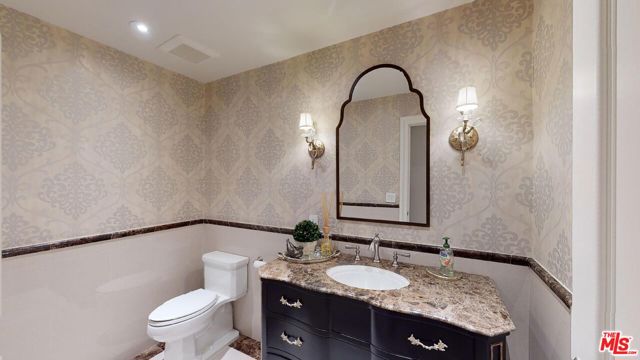 10120 Empyrean Way, Los Angeles CA: https://media.crmls.org/mediaz/fc6e5845-8dc3-4b92-b81b-62dddfcfb831.jpg