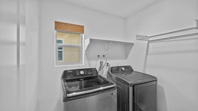 24008 Kestrel Court, Lake Elsinore CA: https://media.crmls.org/mediaz/fc6e72bc-a715-4a1e-a065-e9fd139d0909.jpg