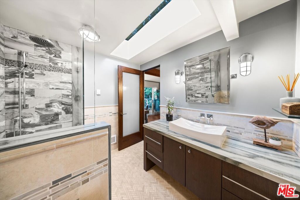 MLS #25557351 img 14