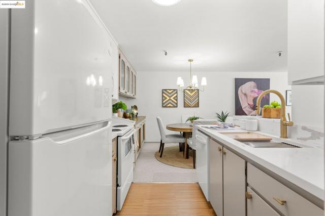 1830 Lakeshore Ave, Oakland CA: https://media.crmls.org/mediaz/fc6ef350-af43-426c-bb53-385a2d3b7379.jpg
