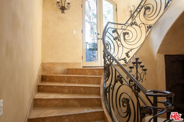 3501 Caribeth Drive, Encino CA: https://media.crmls.org/mediaz/fc6f1ebf-9d9a-4f10-91a7-03056baaabed.jpg