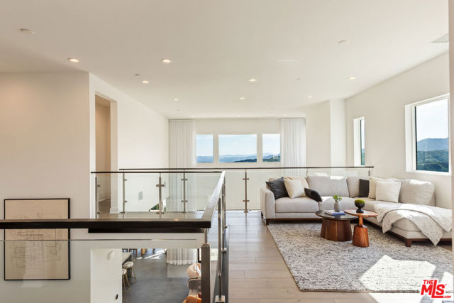 20668 W Hummingbird Court, Porter Ranch CA: https://media.crmls.org/mediaz/fc6fa47d-0801-4890-a5e6-4e375cc702bf.jpg