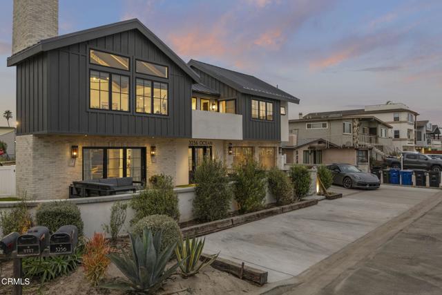 3256 Ocean Drive, Oxnard CA: https://media.crmls.org/mediaz/fc701501-9557-4a70-81b1-571171ea52eb.jpg