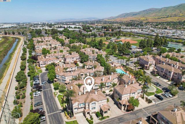 385 Montecito Way, Milpitas CA: https://media.crmls.org/mediaz/fc71d812-b1ff-49c9-973f-31f7f1d5f885.jpg