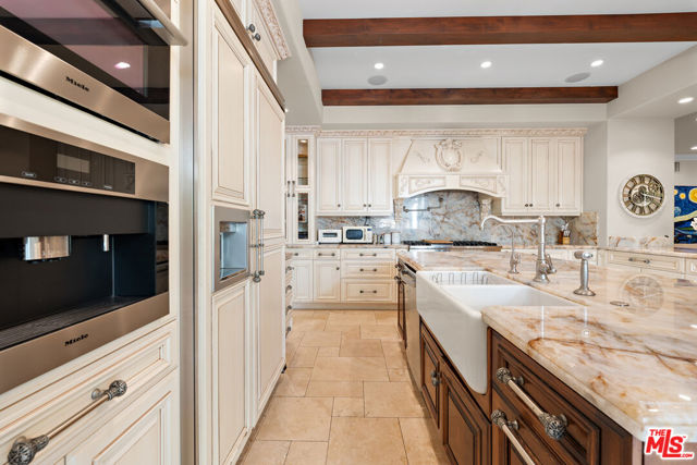 2428 Oak Canyon Place, Escondido CA: https://media.crmls.org/mediaz/fc7225d0-3ce5-43b4-ab76-7f0611595328.jpg