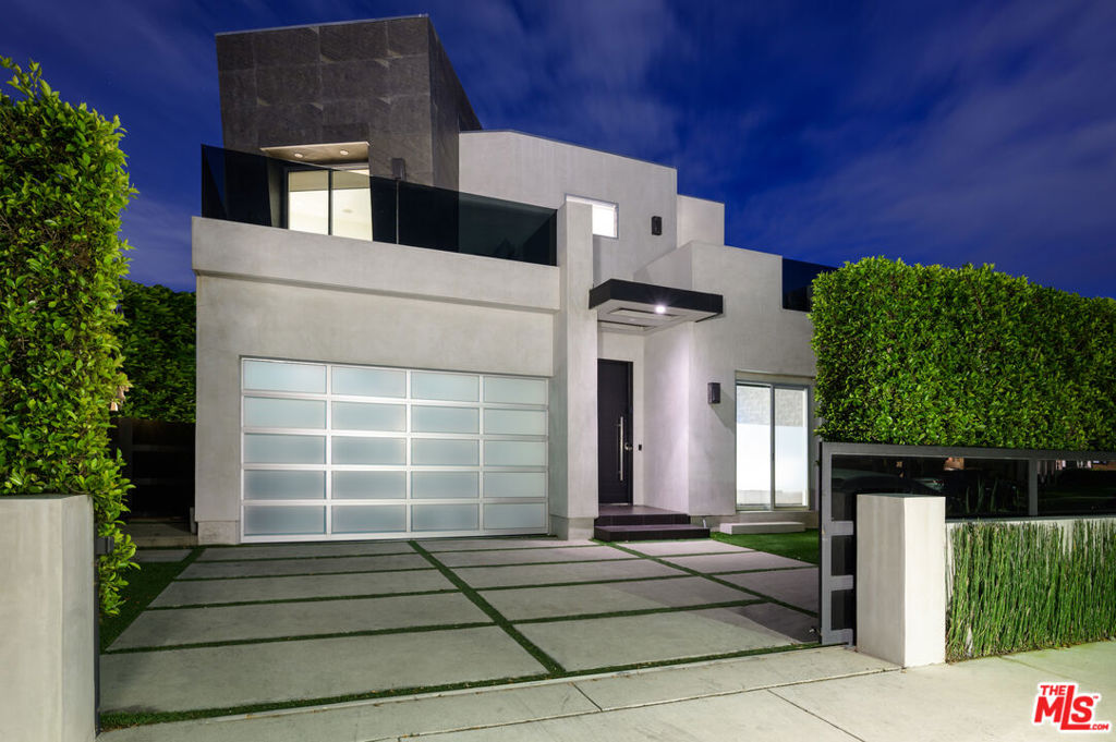 6660 COLGATE Avenue — Modern