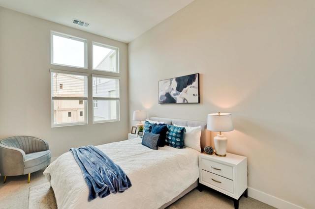536 SoMi Court, Hayward CA: https://media.crmls.org/mediaz/fc72bbbd-a214-4a2a-bedd-581bd9004ec2.jpg