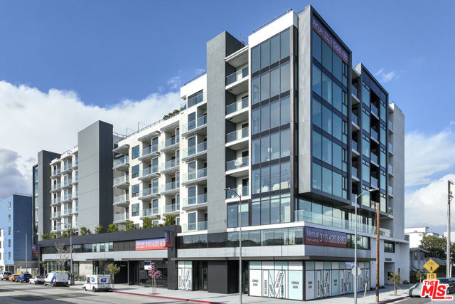 3688 Overland Avenue, Los Angeles CA: https://media.crmls.org/mediaz/fc735ab6-705e-4b57-9060-91f0b667aadf.jpg