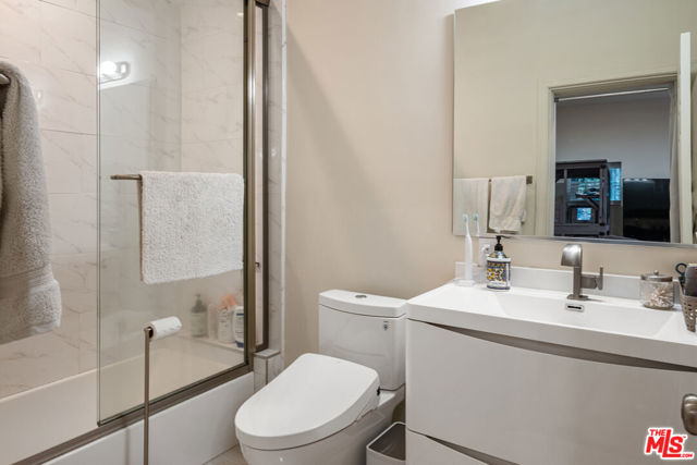 6801 Iris Circle, Los Angeles CA: https://media.crmls.org/mediaz/fc738e67-3973-4422-bc49-e6e6dced50f6.jpg