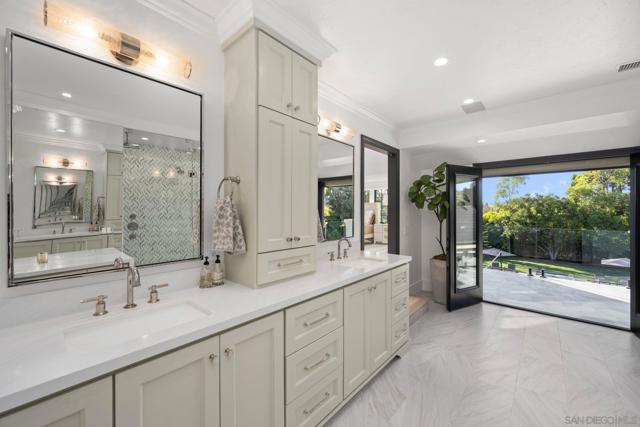 16770 Via De Los Rosales, Rancho Santa Fe CA: https://media.crmls.org/mediaz/fc739f21-3b07-4da5-abc0-497f9709bbba.jpg