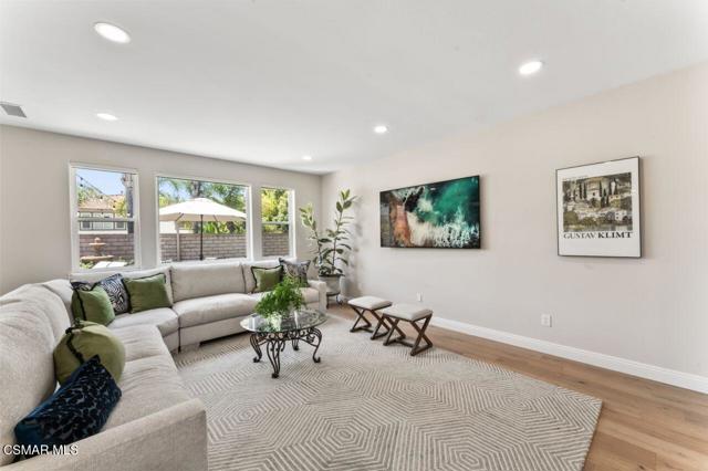 4543 Silverbell Circle, Moorpark CA: https://media.crmls.org/mediaz/fc73a66b-d879-4d89-8e8a-734ddf1badbb.jpg