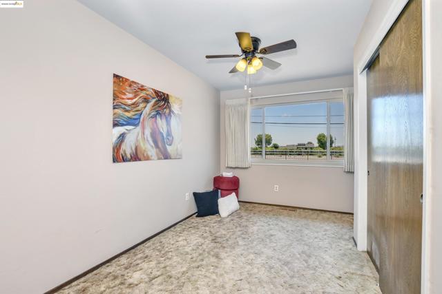 918 Carpenter Rd, Oakley CA: https://media.crmls.org/mediaz/fc73c624-6f17-4528-b58f-d49ccaf23fa5.jpg