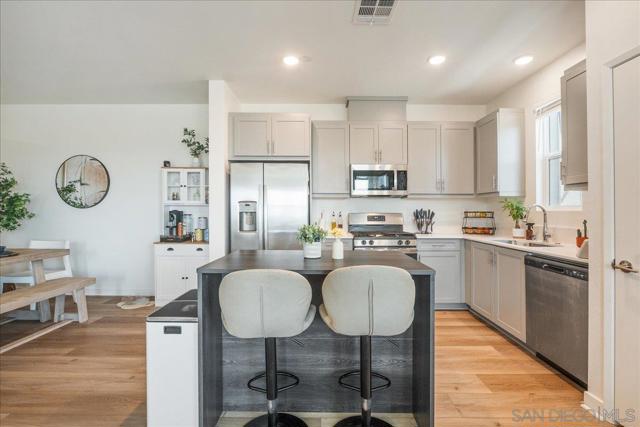 5464 Shorefront Dr, San Diego CA: https://media.crmls.org/mediaz/fc73e545-5928-4821-897b-ba40628e3321.jpg