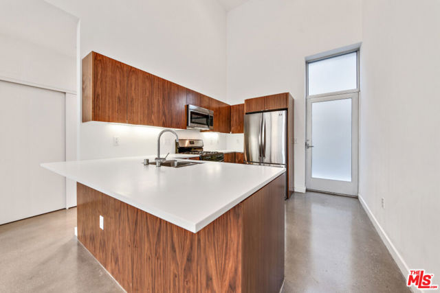 140 S Gramercy Place, Los Angeles CA: https://media.crmls.org/mediaz/fc745add-30f3-48c5-b366-e38f0b731f16.jpg