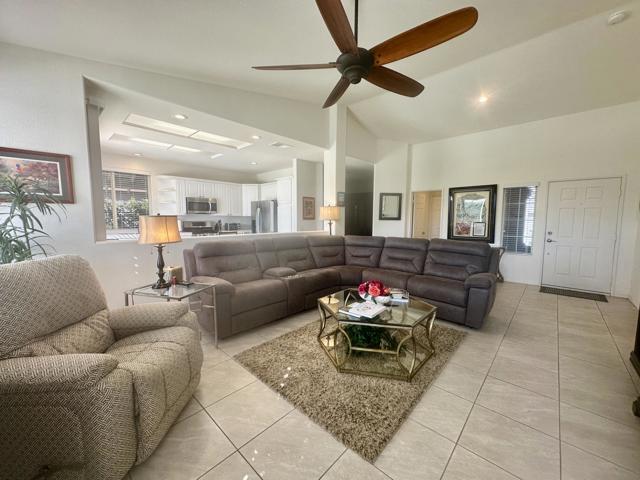 12 ENTRY GREAT ROOM