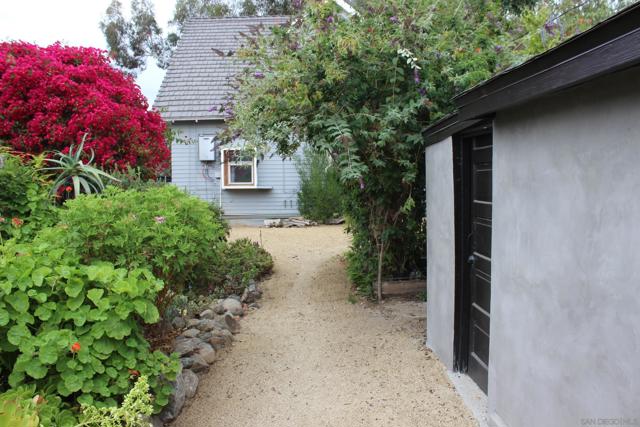 1035 Edgemont Place, San Diego CA: https://media.crmls.org/mediaz/fc74c79a-6d7f-4977-a6f0-9d061b93b0a0.jpg